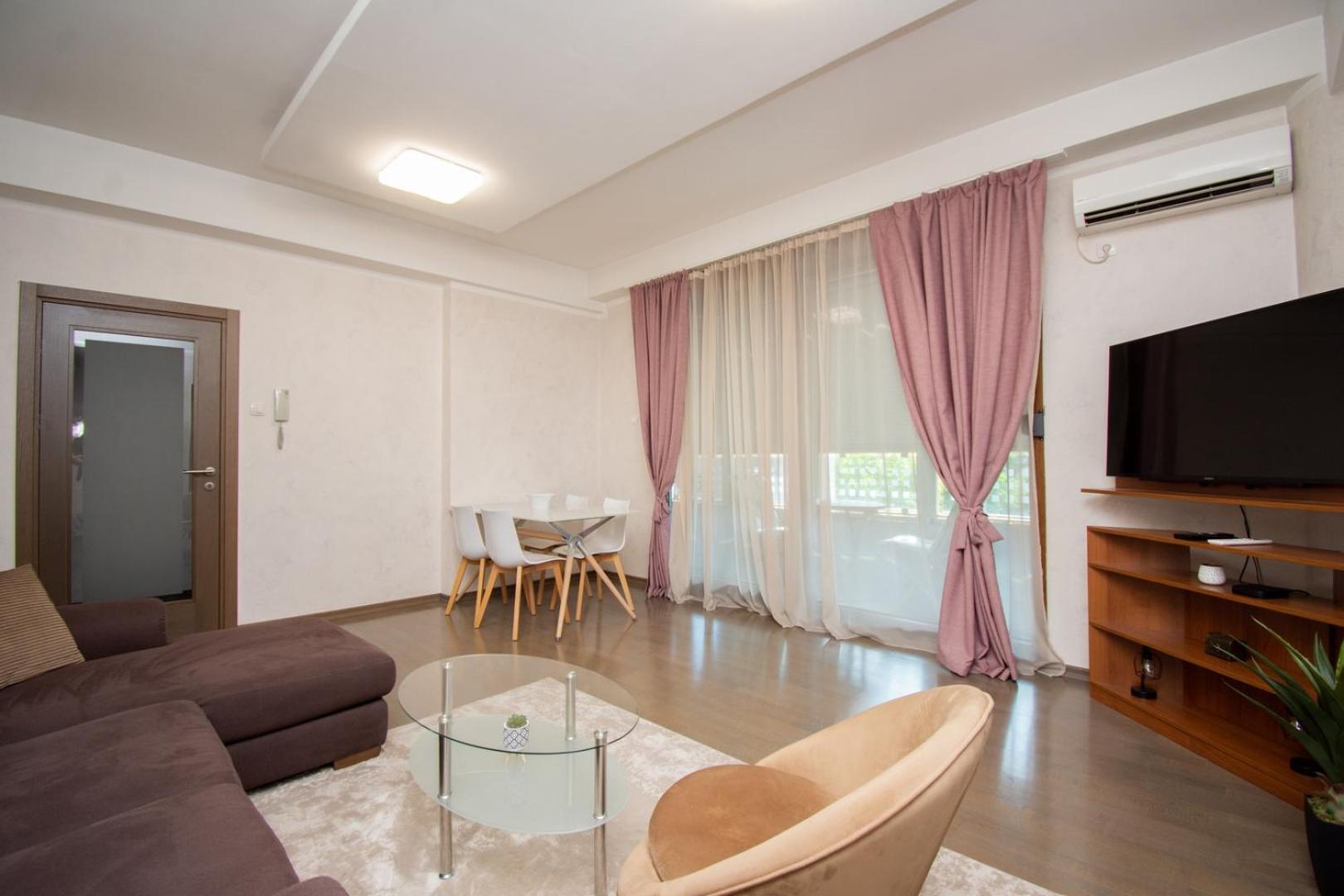 Maxim Compass Apartment Podgorica Buitenkant foto
