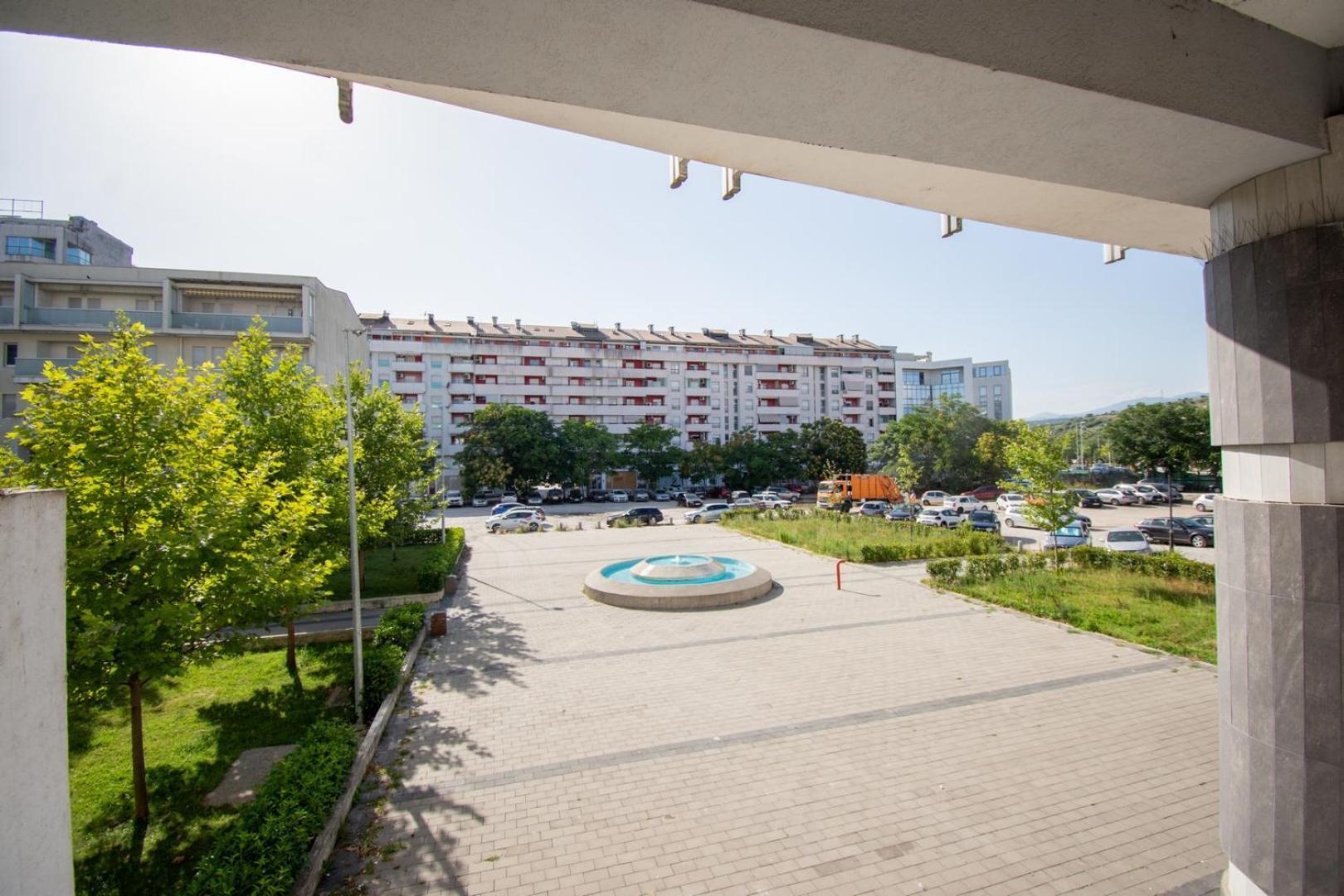 Maxim Compass Apartment Podgorica Buitenkant foto
